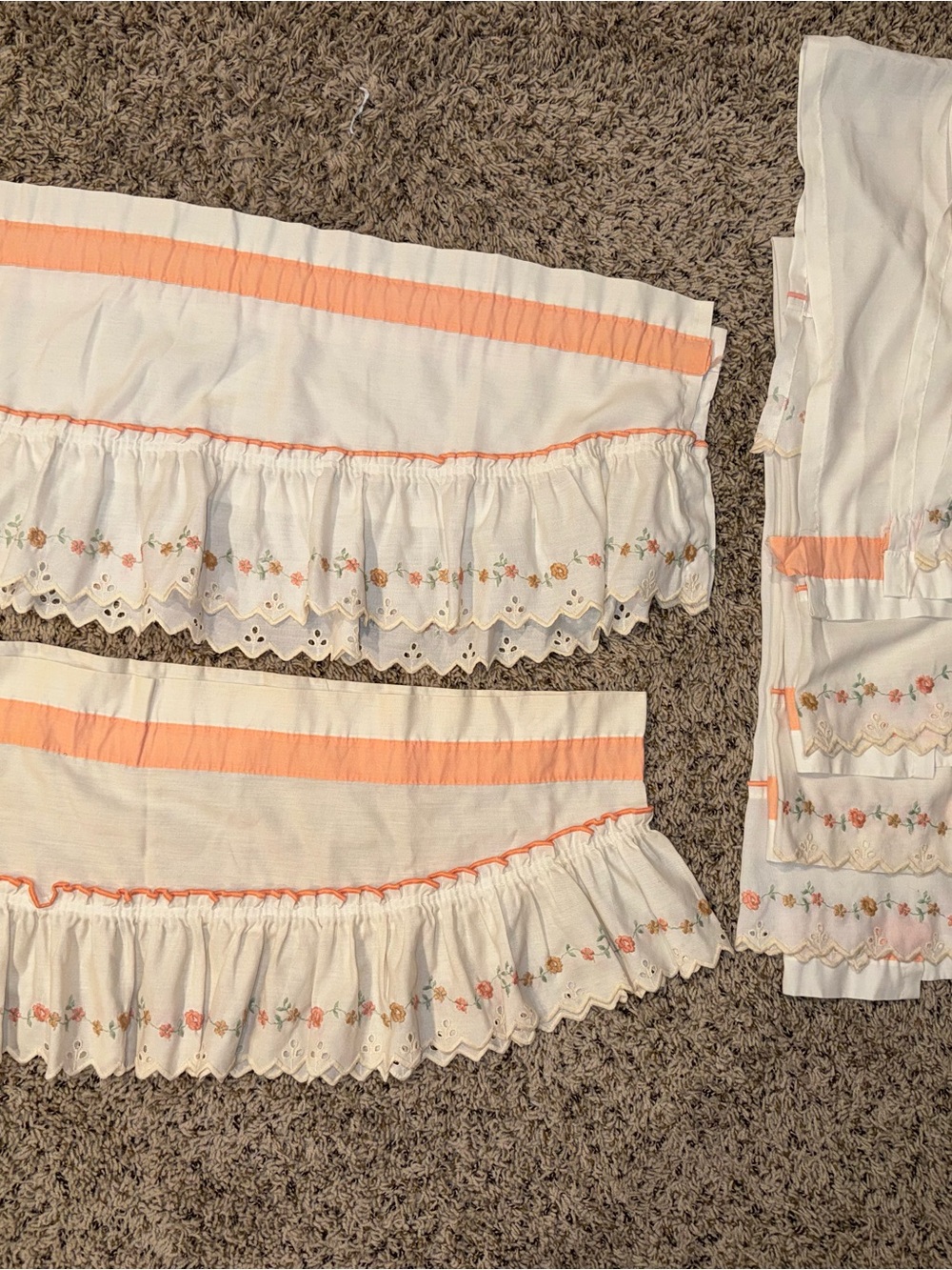 White/Peach Floral Embroidered Ruffled Scalloped 2 Valances 4 Curtain Panels